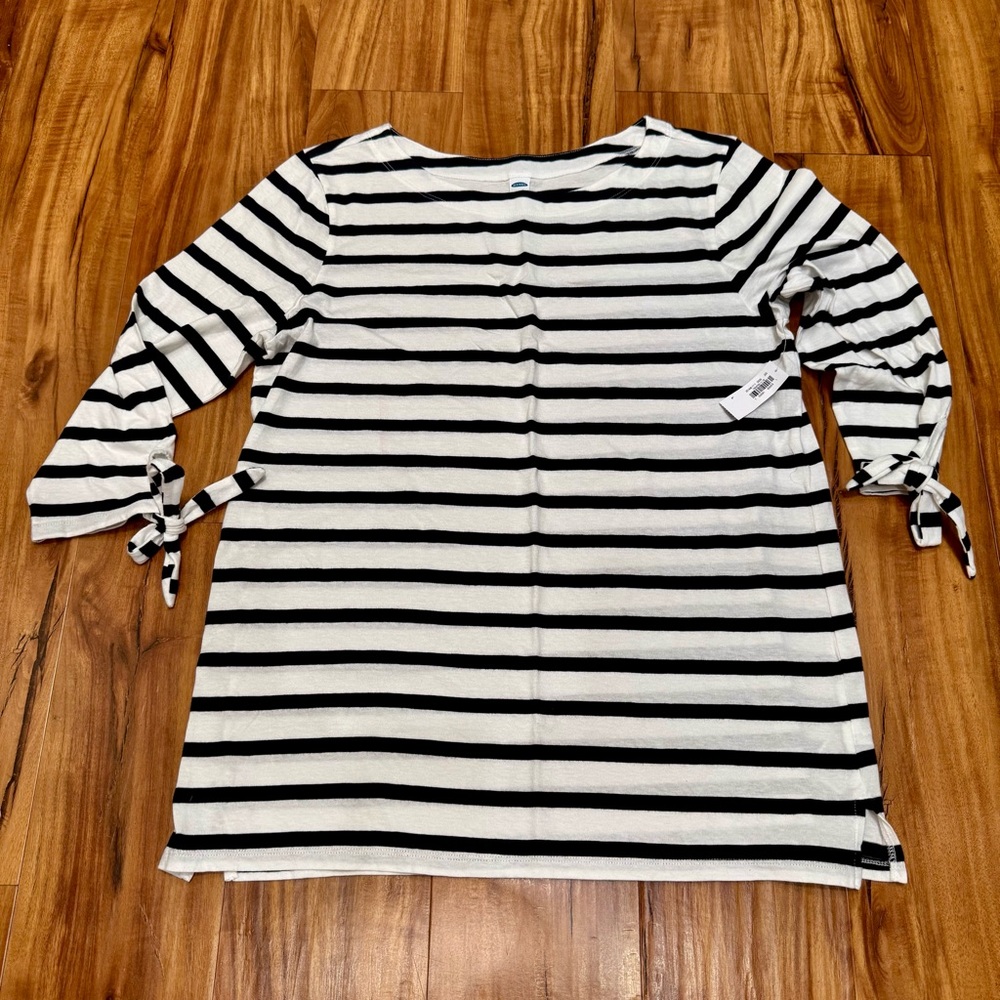 Old Navy Black and White Striped Long Sleeve Tee NWT